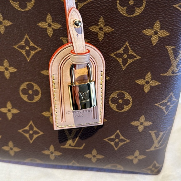 BRAND NEW NEVER WORN Louis Vuitton Brown Monogram Grand Palais handbag - Picture 2 of 10